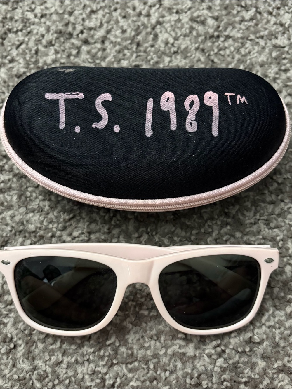 Taylor swift pink 1989 sunglasses